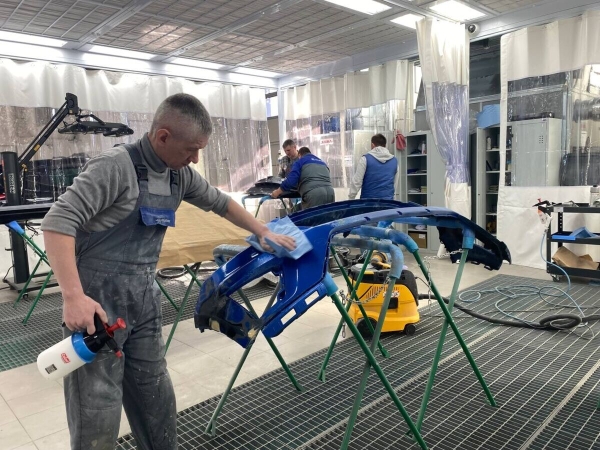 Белорус о сервисе Geely: «Через 10 дней получил не машину, а раскраску». Дилер: «Ремонт был сделан качественно в полном объёме»