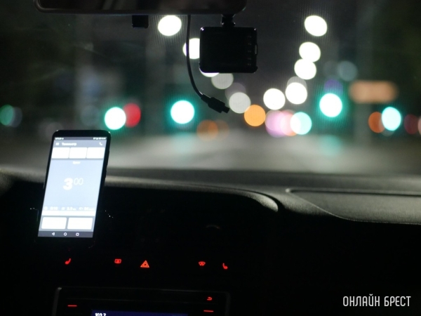 Таксист показал выручку 12 рублей в день. Налоговая: "Ждем сказочника, выпишем "гонорар"