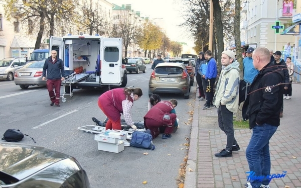 Страшная авария в центре Барановичей. Мотоциклиста увезли в реанимацию