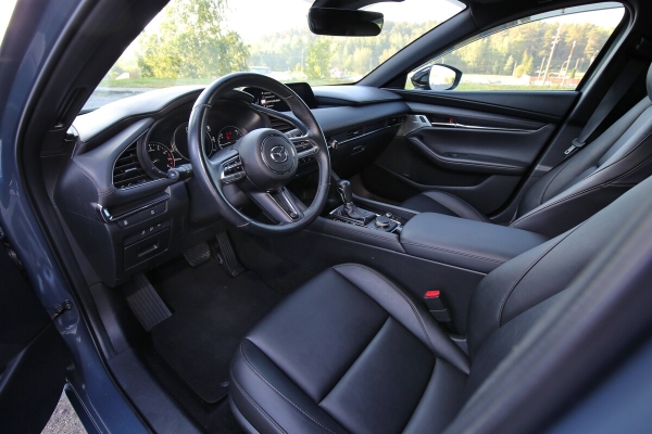 Тачка из США. Белорус восстановил полноприводный хетчбэк Mazda 3 — сколько стоил ремонт?