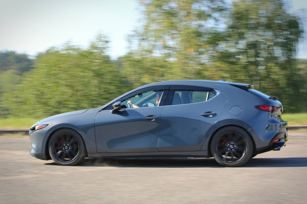 Тачка из США. Белорус восстановил полноприводный хетчбэк Mazda 3 — сколько стоил ремонт?