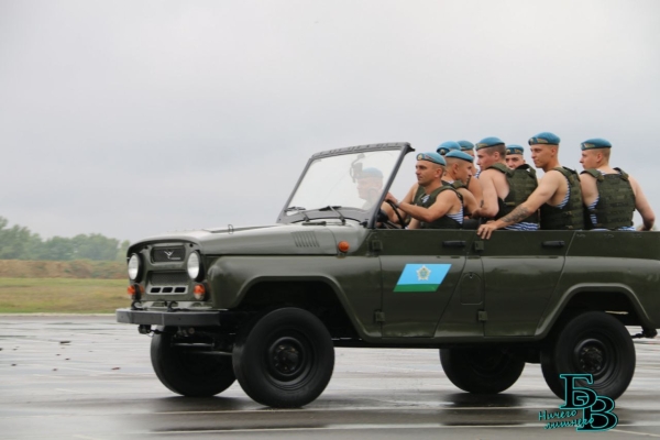 В Бресте празднуют День ВДВ. Фото и видео из 38-й бригады