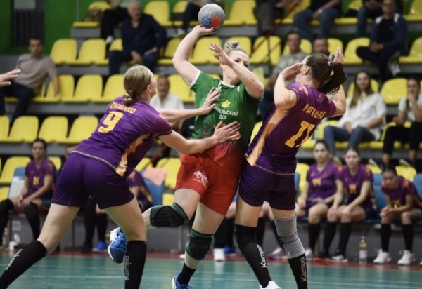 Женская гандбольная команда из Бреста с крупным счетом проиграла в матче чемпионата Беларуси