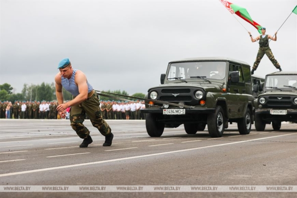 В Бресте празднуют День ВДВ. Фото и видео из 38-й бригады