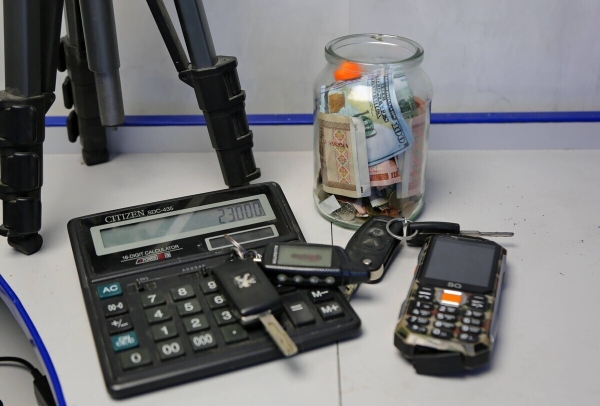 «Она стоила $16 900, но 300 долларов нам сбросили». Белорусы купили внедорожник в автохаусе — остались без денег и машины