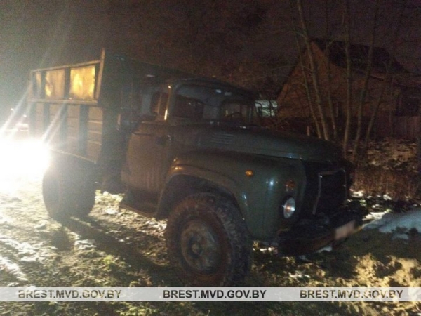 Уголовная ответственность грозит двум жителям Пружан за кражу неисправного авто сельхозпредприятия