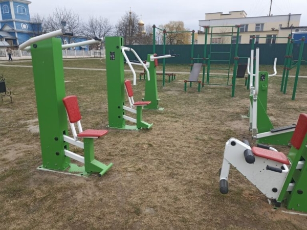 В Дрогичине установили уличные тренажеры